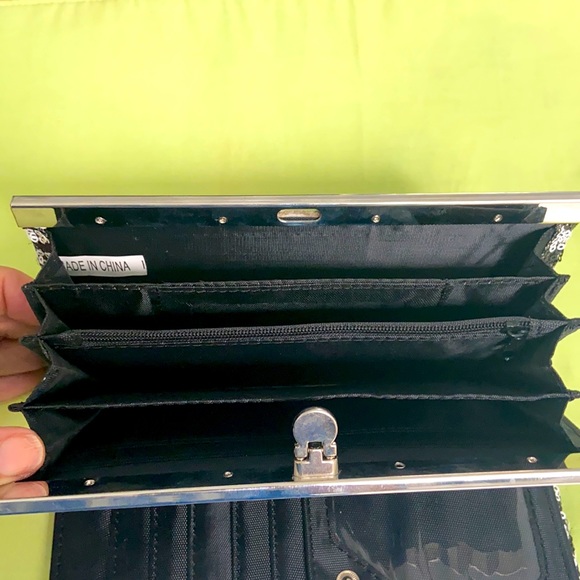 Beaded large wallet with many compartments.BRAND NEW!!💥FIRM PRICE💥 - Picture 2 of 10